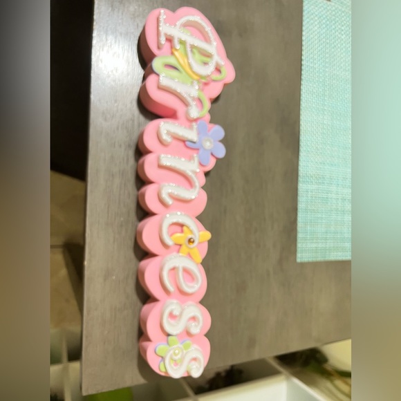 BEDROOM DECOR - Picture 3 of 3